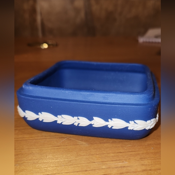 Silver Jubilee 1977 Blue Jasperware Square Wedgwood Lidded Box Queen Elizabeth I - Picture 7 of 9